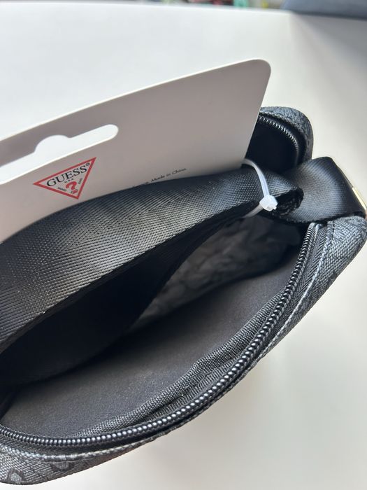 Чантичка за таблет Guess