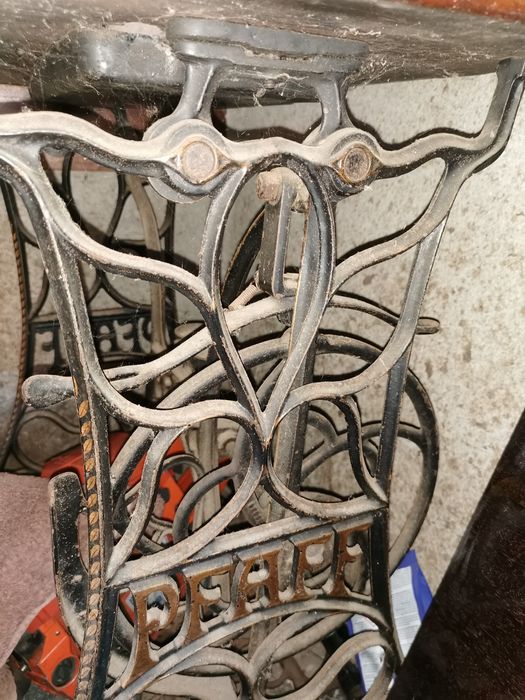 Masina de cusut PFAFF