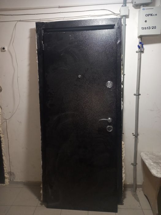 Продам железный дверь.