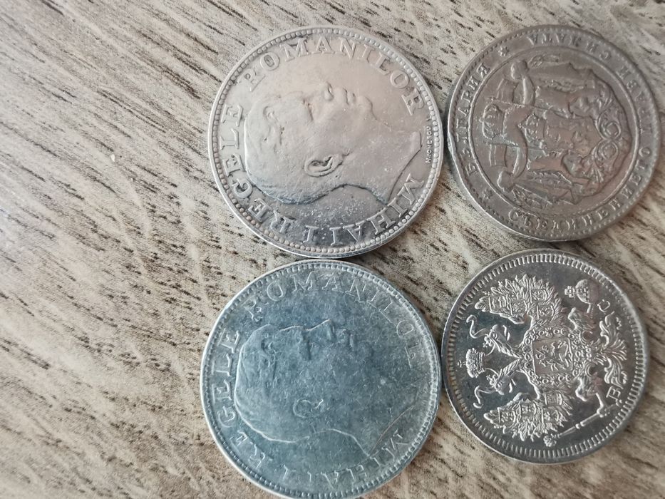 Vând  4 monede vechi de argint