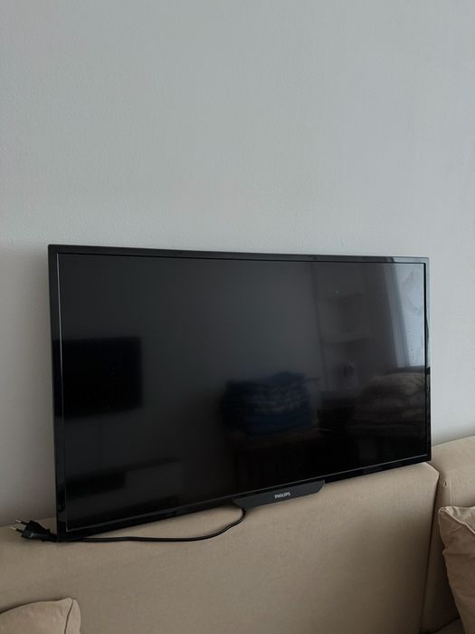 Телевизор philips 32 дюйма, без Smart tv