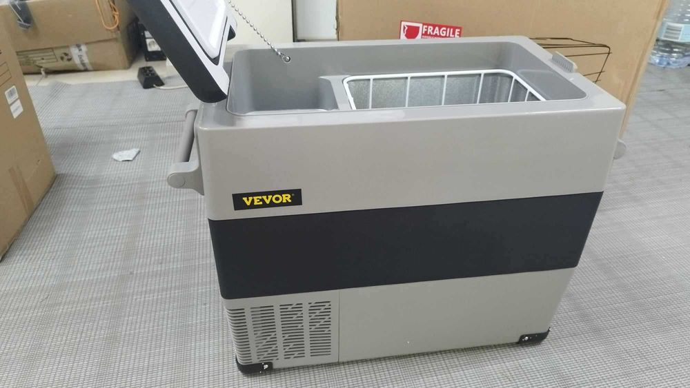 НОВ!Компресорен хладилник с фризер VEVOR 55л. Захранване 12V и 220V.