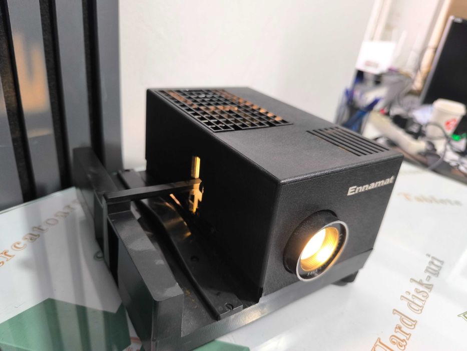 Proiector de diapozitive Ennamat 8002, lampa 150W, lentila 85mm