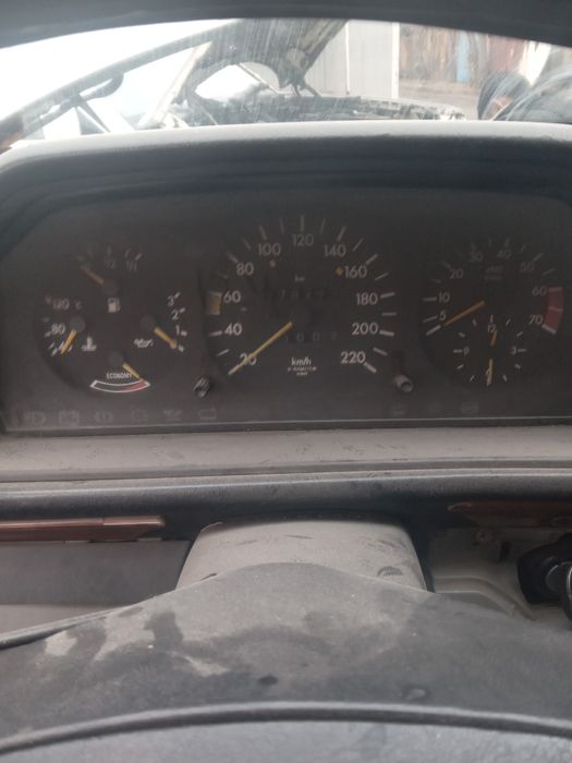 Продам щитки приборов 124 мерседес 220