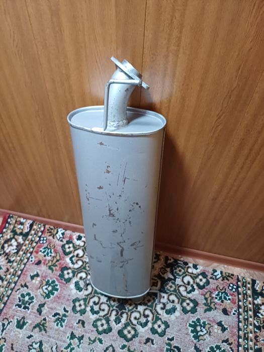 Продам  резонатор  тоиота раф4