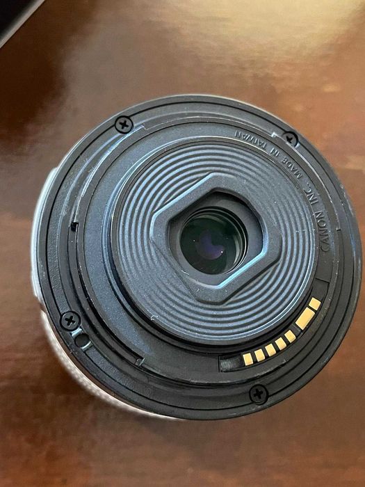 Canon EOS250D EF-S 18-55 IS STM - KIT в бял цвят
