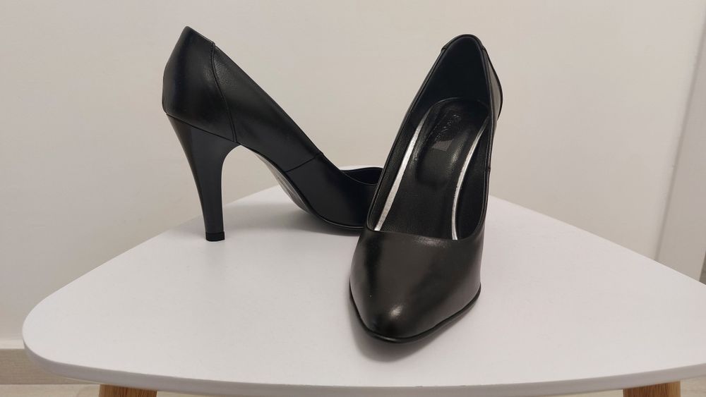 Pantofi stileto noi
