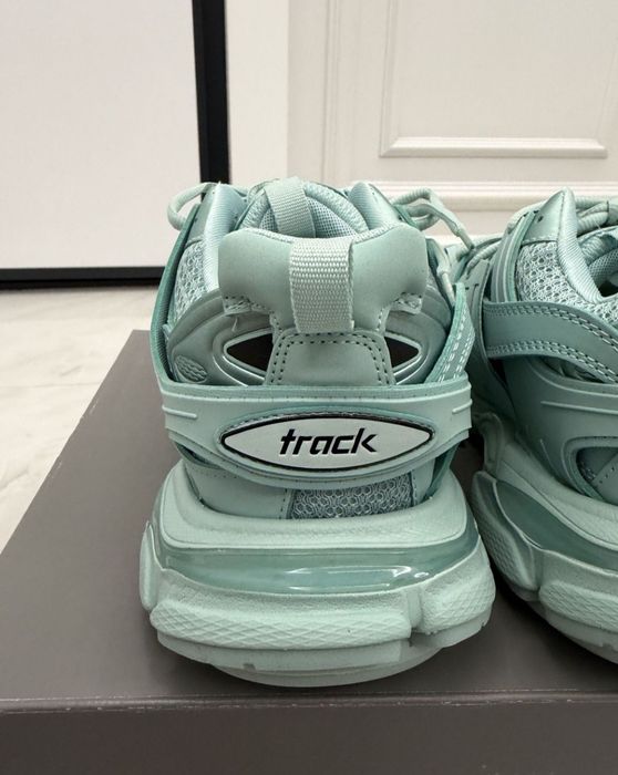 Balenciaga track led noi,100 Ron avans