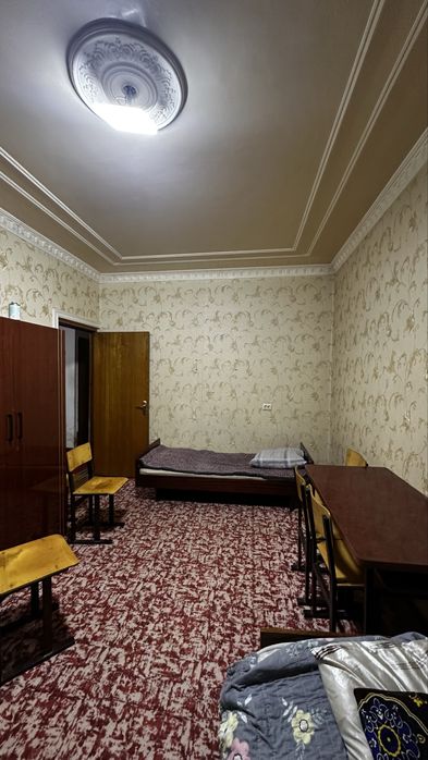 Konditsioner Kir moshina Gaz plita Shkaf va Krovatla stulla sotiladi