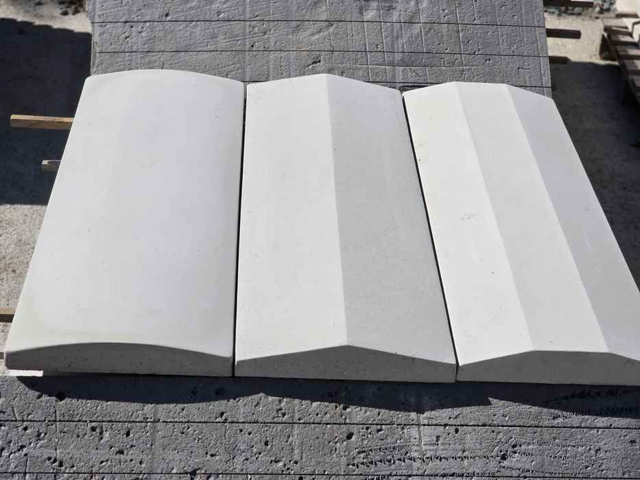 Capace de gard / coame / palarii / borduri