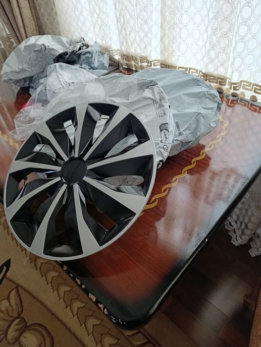 Продаю красивые новые колпаки 16" и 15 диаметры