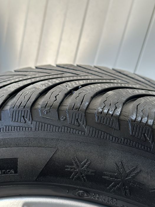 Комплект зимни гуми с джанти от Citroen: 2х Michelin  Alpin 5 215 55 r16 ; 2x Dunlop sp winter sport 4d 205 55 r16