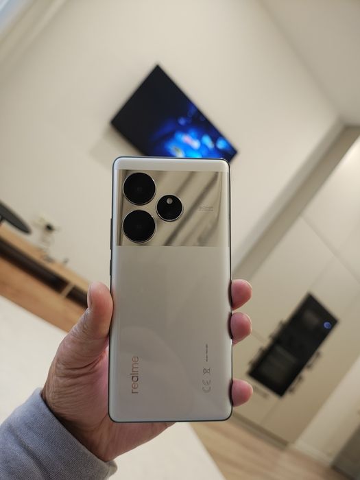 Realme GT6 Global Snapdragon 8s gen 3