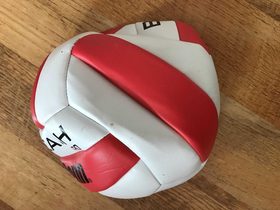 чисто нова волейболна топка PENN