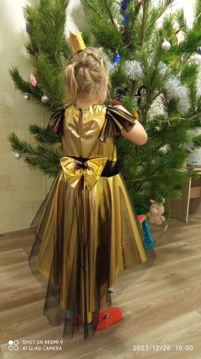 Продам Платье  на 4 года