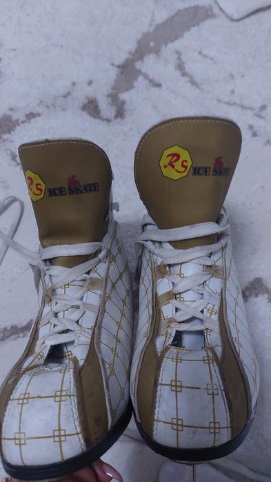Продам коньки  женские