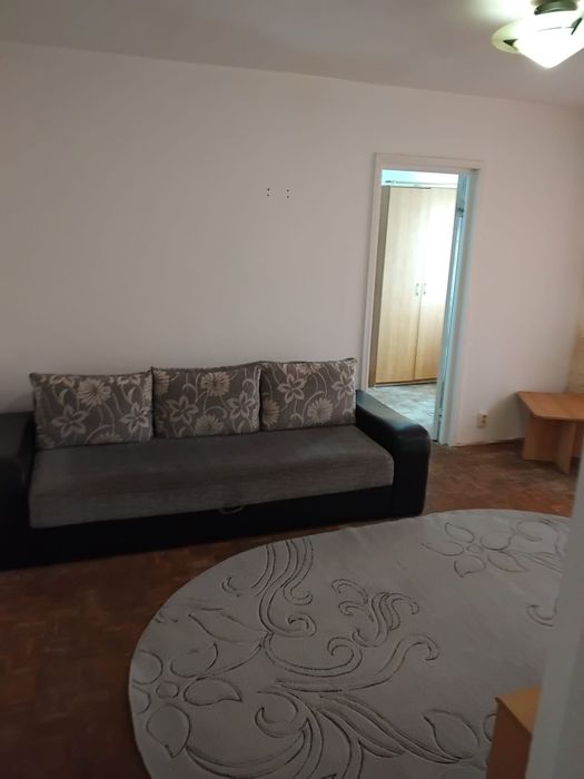 Închiriez apartament