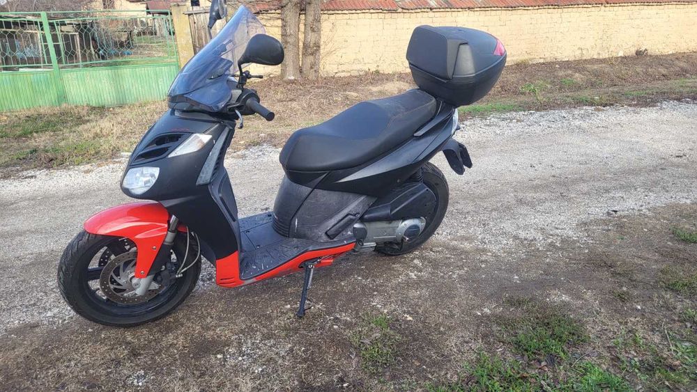 Aprilia Sportcity / SR Max 300cc – 22 к.с., автоматик, обслужен, 2014 г
