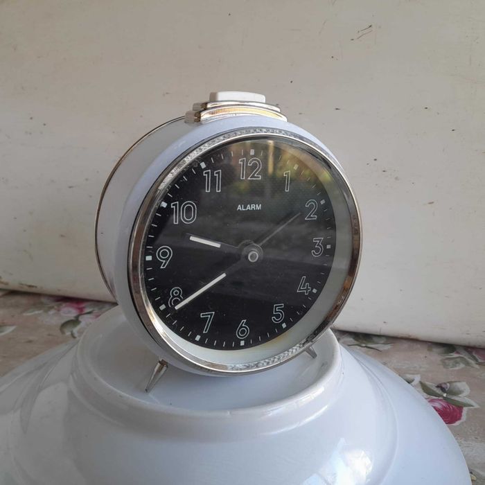 Ceas desteptator de semineu mecanic ALARM fabricat in Germania .