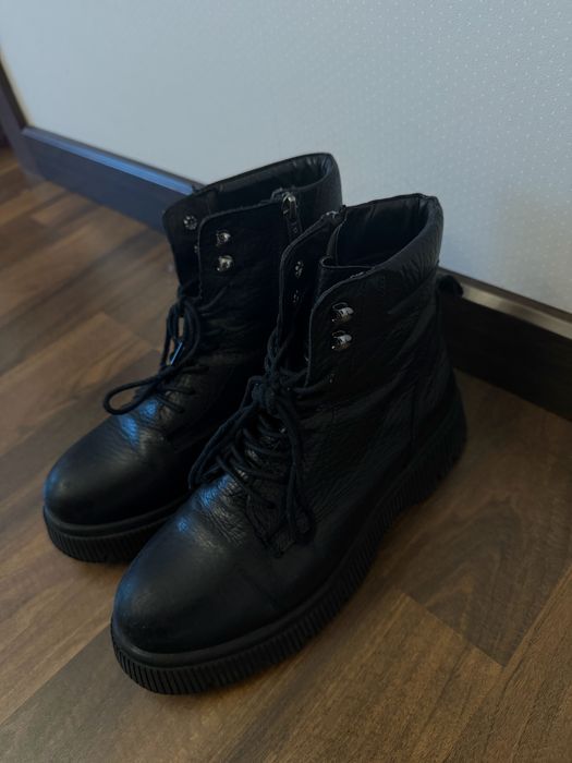 Продам зимние ботинки