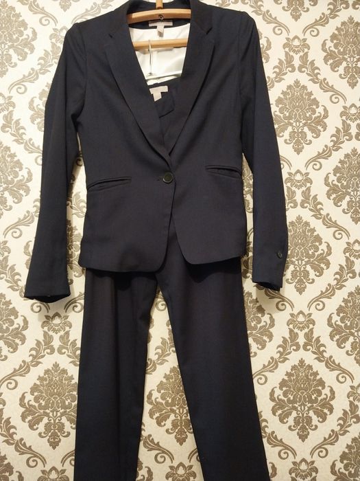 Брючный костюм. Женская