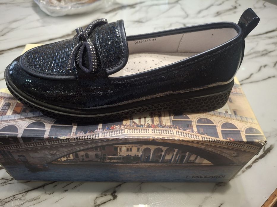 Продам детские лоферы