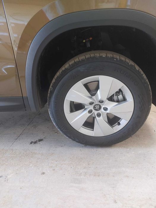 4 Anvelope(vara) Kumho 215/65/17 noi(folosite 1000 km)