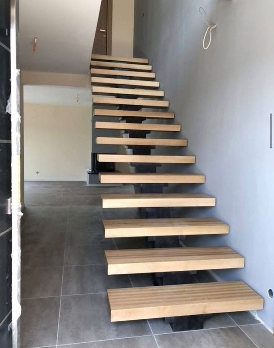 Scari metalice de interior