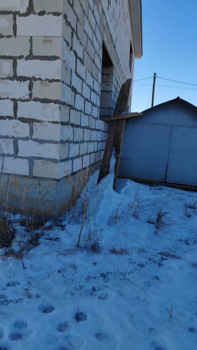 Продам участок с недостроенным домом в жероме