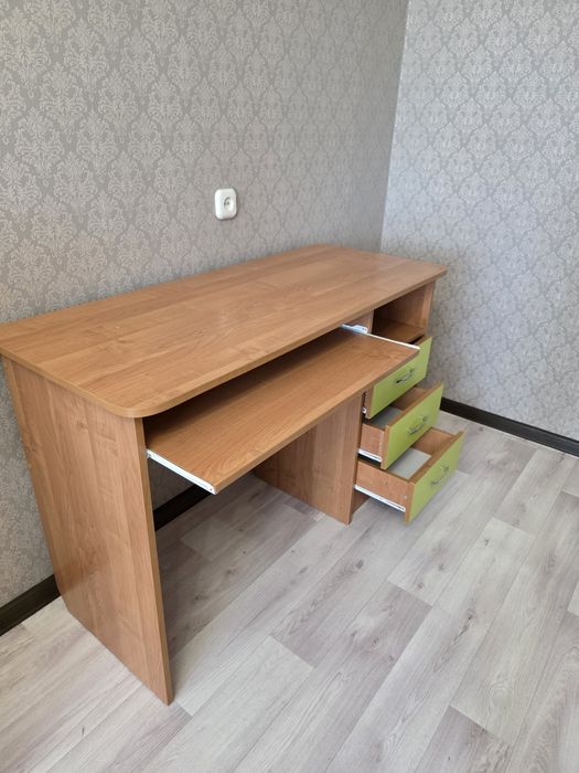 Продам стол компьютерный, ученический