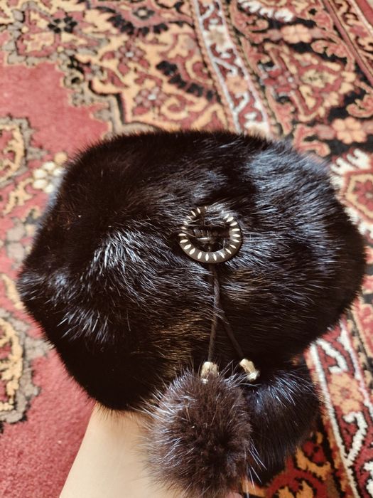 Норковая шапка черная