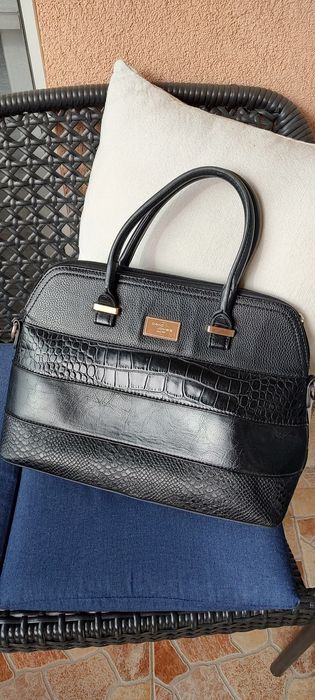 Дамска черна чанта David Jones