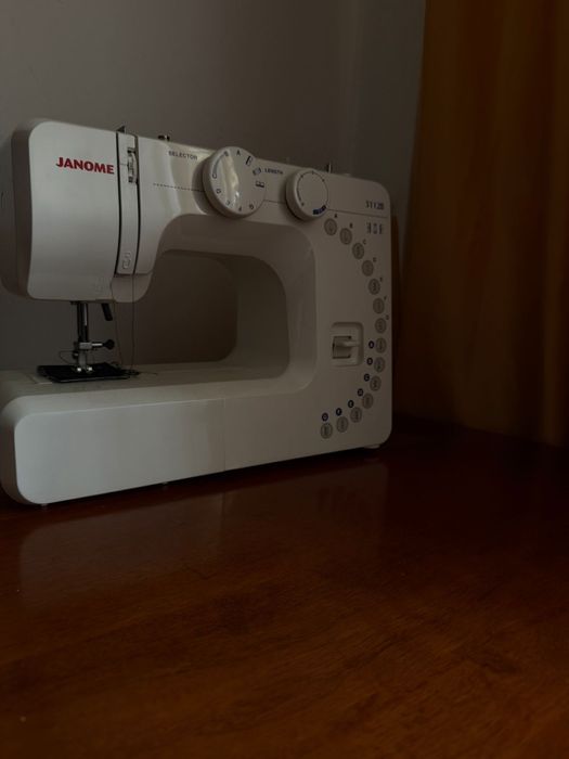 Продам швейную машинку срочно