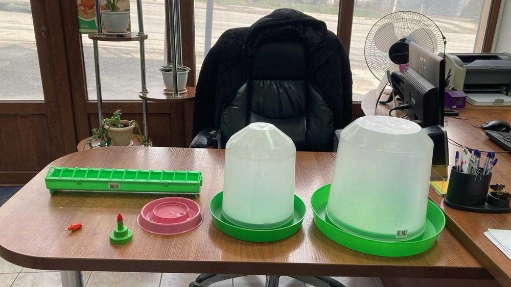 Кормушки для курей