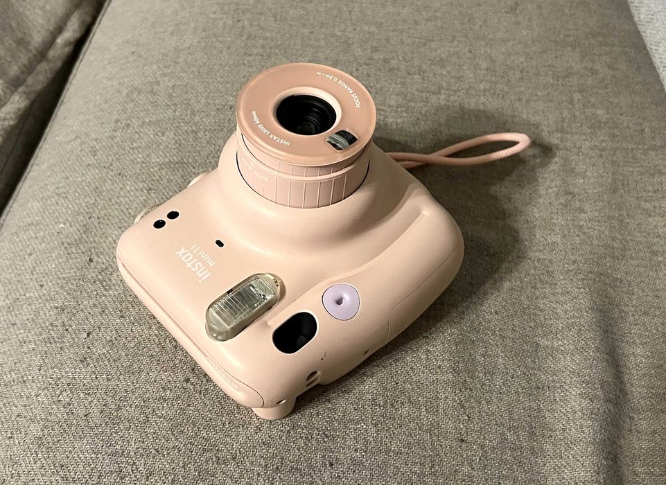Aparat foto instant Fujifilm Instax Mini 11 roz complet functional
