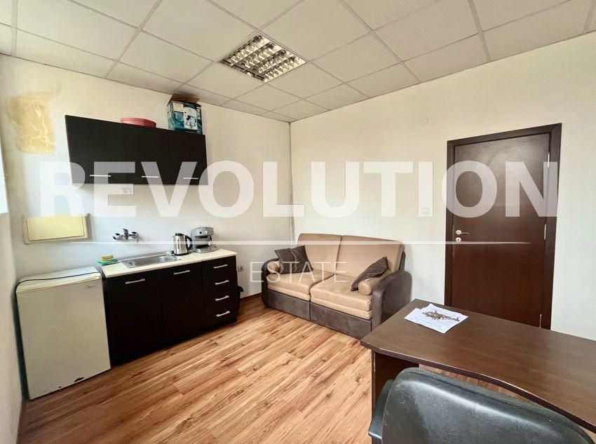 Дава се под наем Офис в Варна, Център - 130 кв.м за 1200 € - Снимка #5