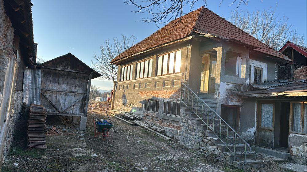 Casă cu  teren 1000 metri pătrați