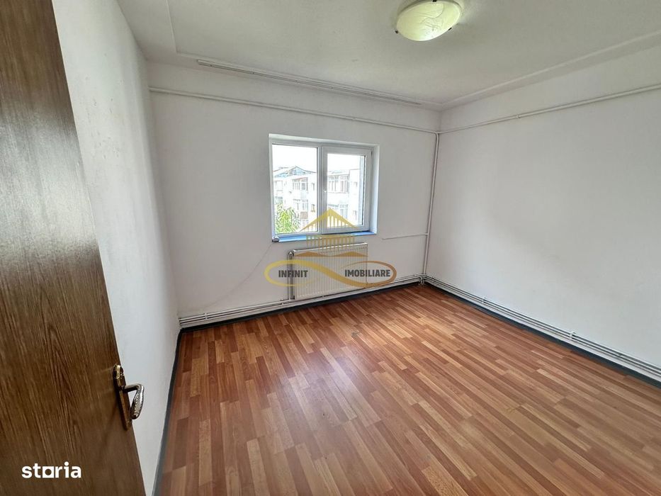 De vanzare apartament 2 camere decomandate Bacau