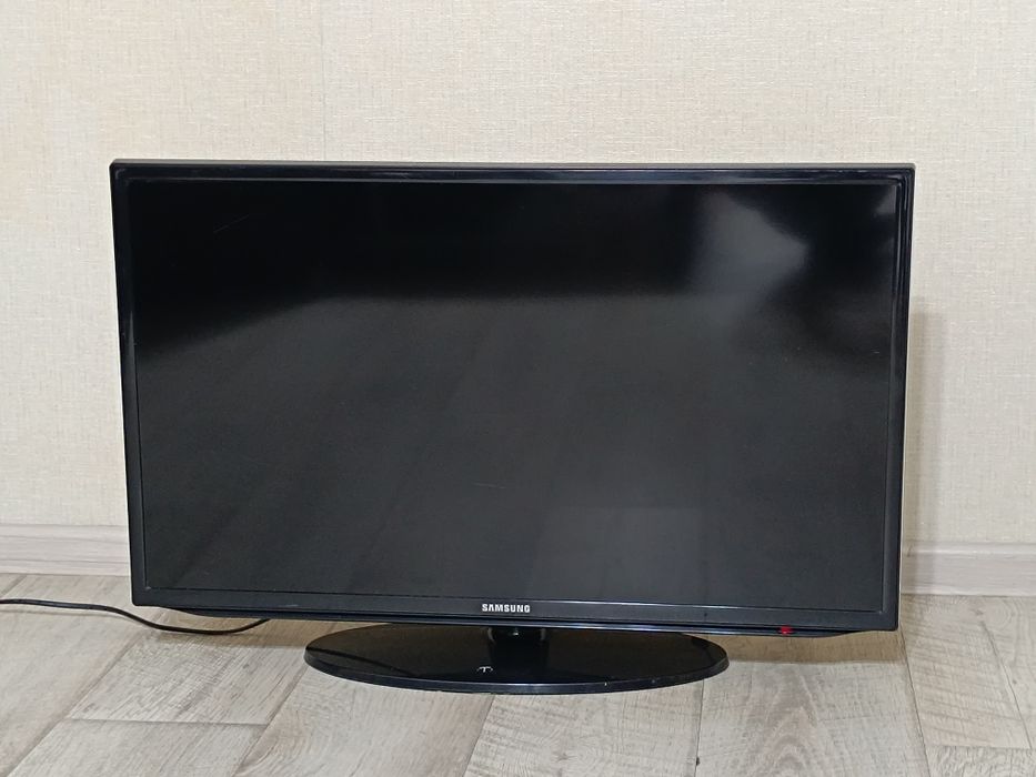 Samsung Smart TV, 82см.