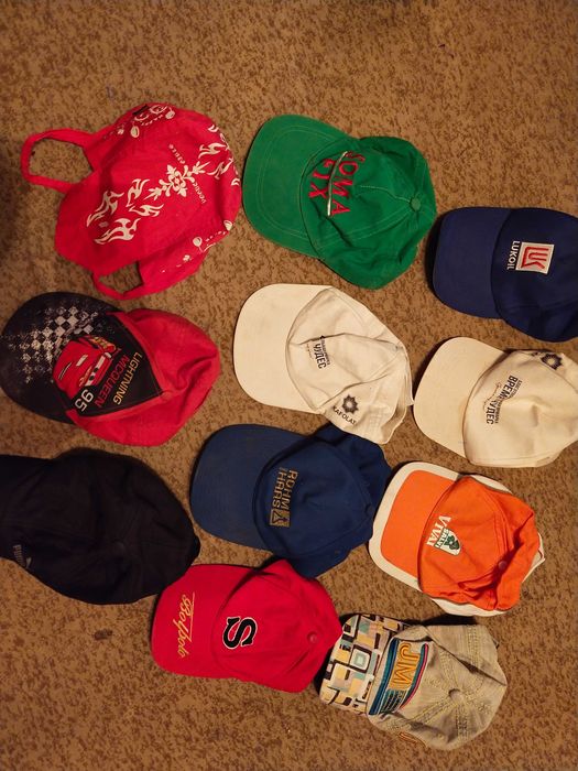 Продаются    кепки