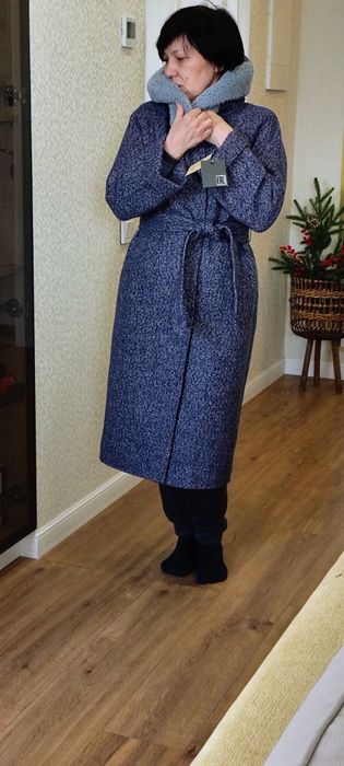 Продам пальто с капюшоном