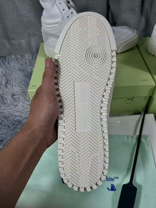 Off-white 3.0 court