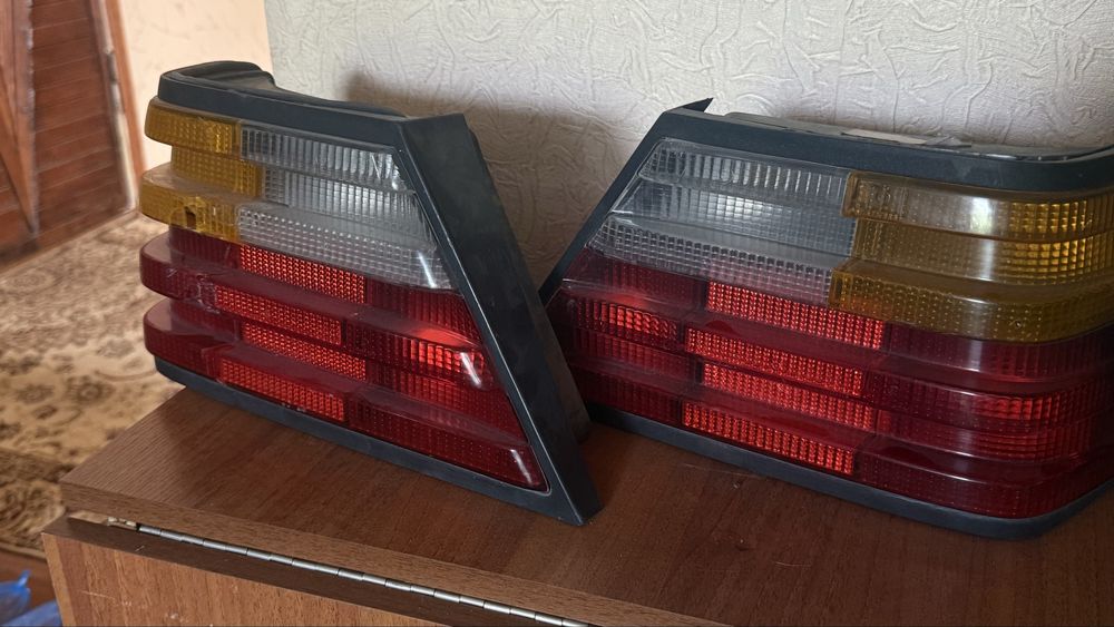 Продам фары на 124 мерс