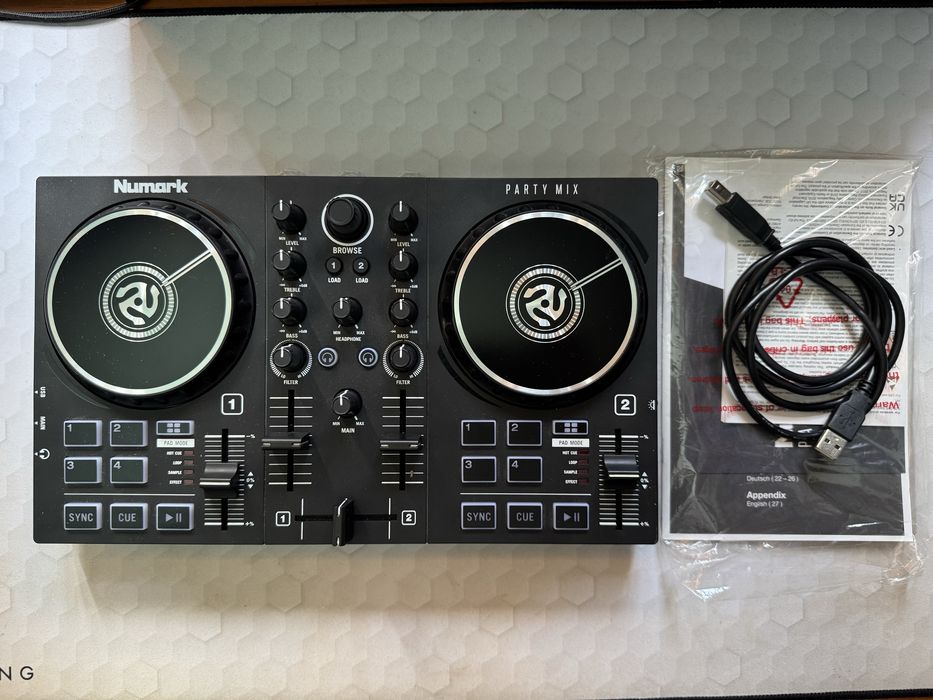Vând consolă DJ Numark PartyMix MkII