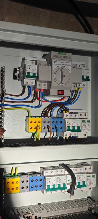 Suntree Автоматични Ум шалтери 63А монофазен/трифазен мрежа/инвертор