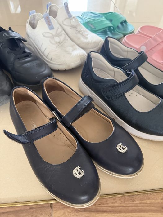 Обувь для девочки, туфли кроссовки 34-35 размер