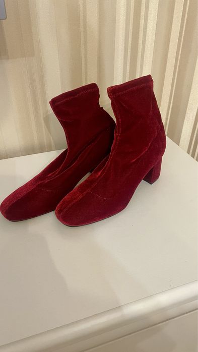 Botine din catifea marca zara noi ne purtate