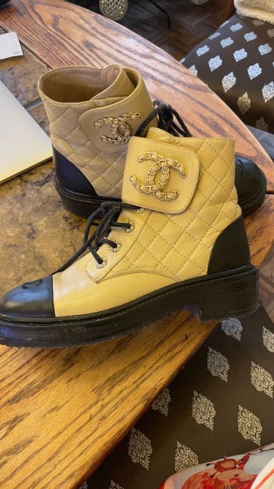 Рокля с пайети зелена и боти Chanel