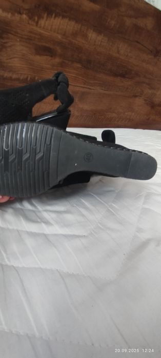 Обувь женская подойдёт на 39 размер