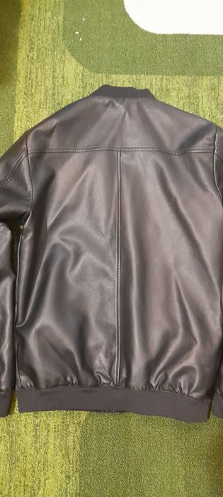 Кожено яке момче